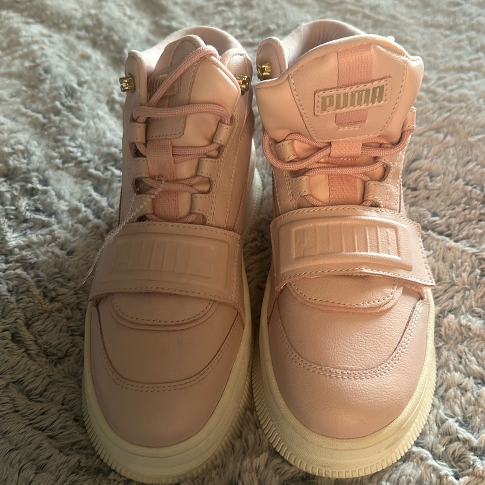 puma women’s sneakers size Uk5 eur38 US7.5
brand new no box never worn baby pink